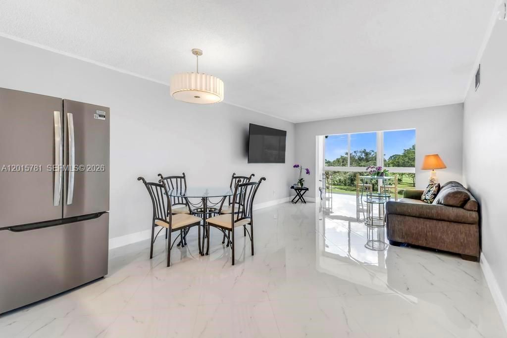 1020 Country Club Dr, Unit 405, Margate, FL 33063 Photo