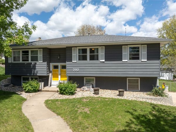 702 Fernwood Drive NE, Cedar Rapids, IA 52402