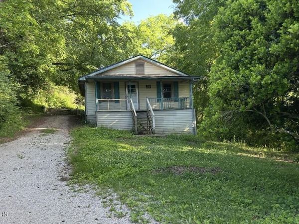 127 Elliott St, Harriman, TN 37748
