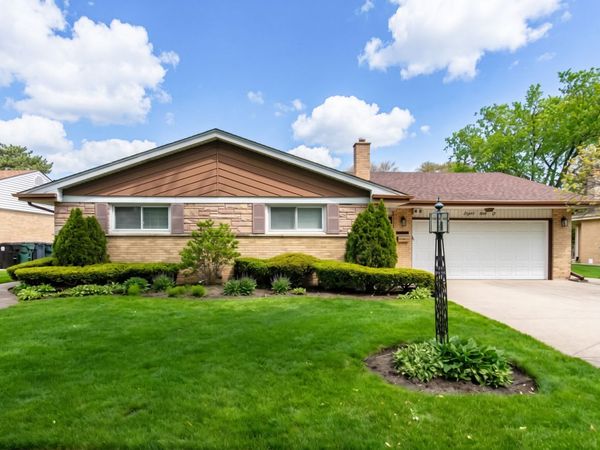 860 N Merrill Street , Park Ridge, IL 60068