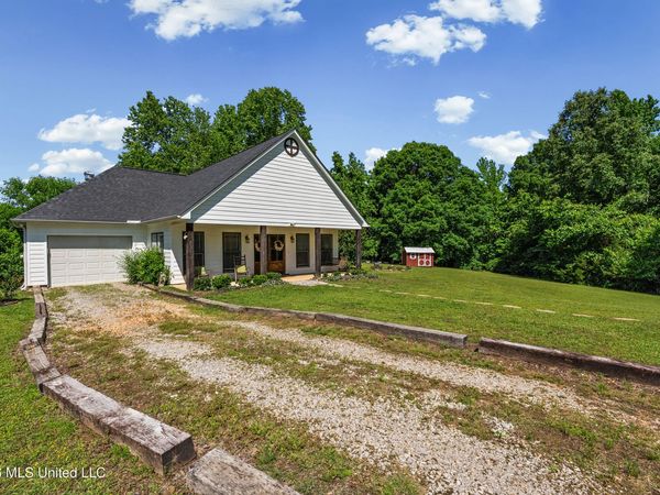 227 Christian College Road, Senatobia, MS 38668