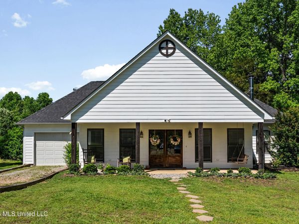 227 Christian College Road, Senatobia, MS 38668