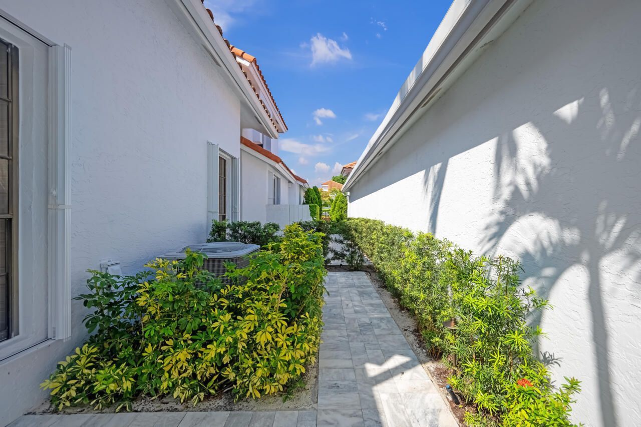 5809 NW 21st Way, Boca Raton, FL 33496 Photo