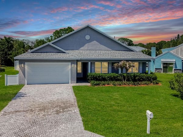 1201 SE Mendavia Avenue, Port St. Lucie, FL 34952