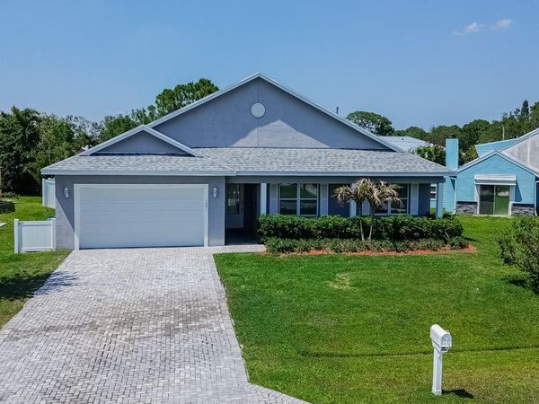 1201 SE Mendavia Avenue, Port St. Lucie, FL 34952
