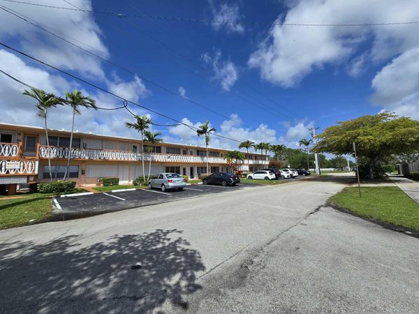 1000 SW 10th Avenue SW, Unit 19p, Hallandale Beach, FL 33009