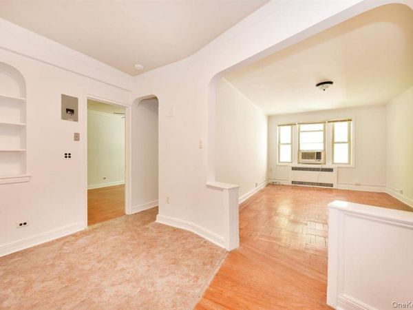 84-49 168th Street , Unit 1F, Jamaica Hills, NY 11432