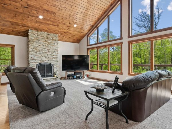 2179 267 Street, Delhi, IA 52223