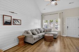 565 Tayrn Drive photo 4