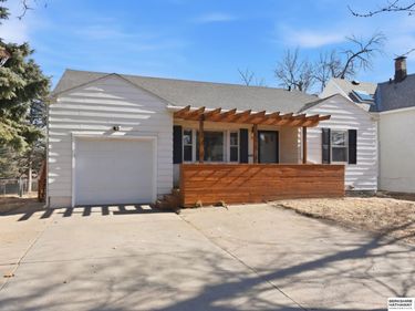 2327 N 60th Avenue , Omaha, NE 68104