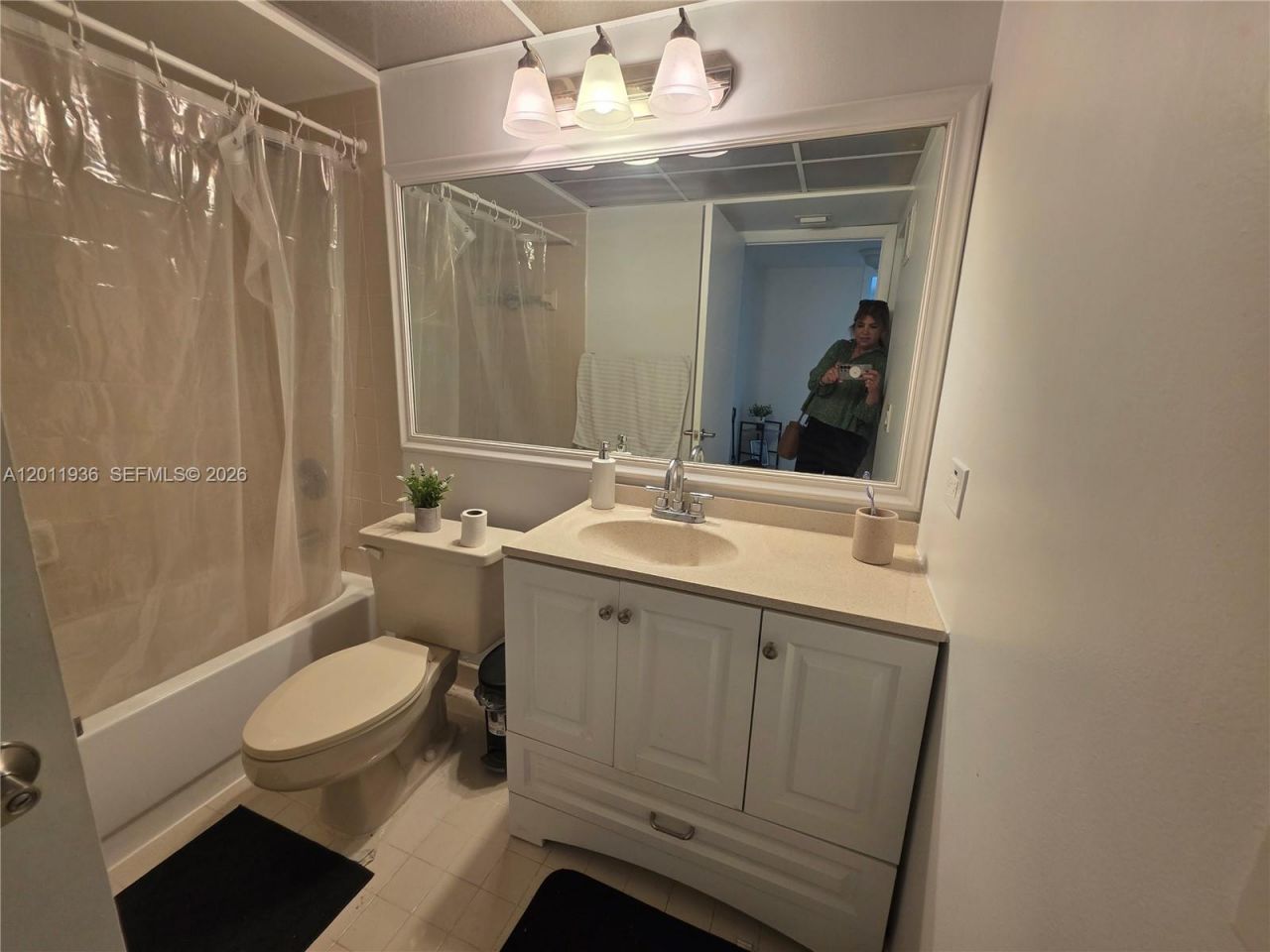 8180 Geneva Ct, Unit 322, Doral, FL 33166 Photo
