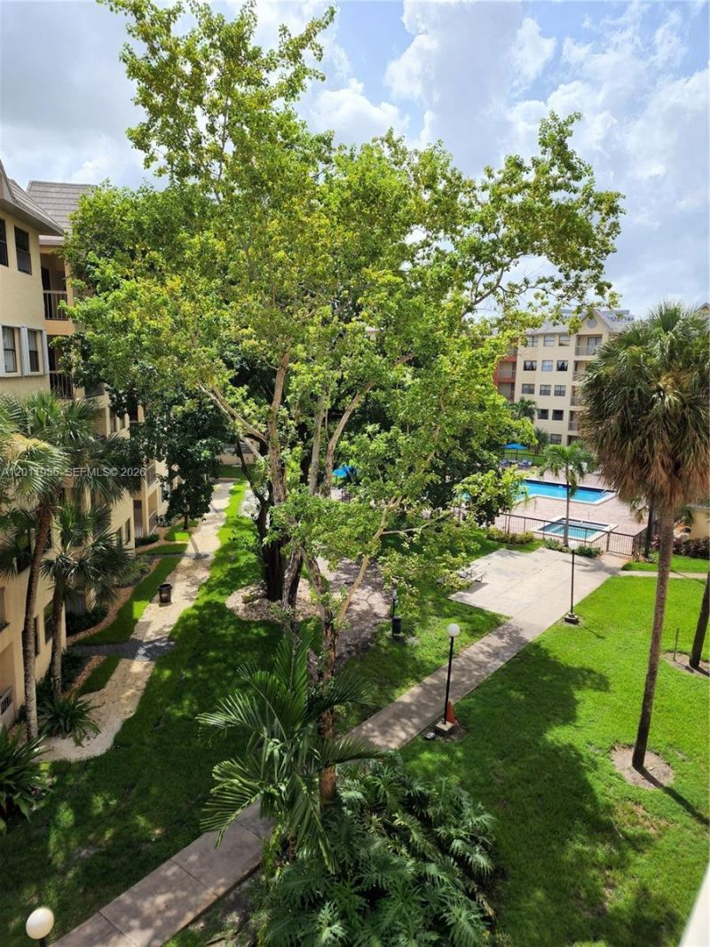 8180 Geneva Ct, Unit 322, Doral, FL 33166 Photo