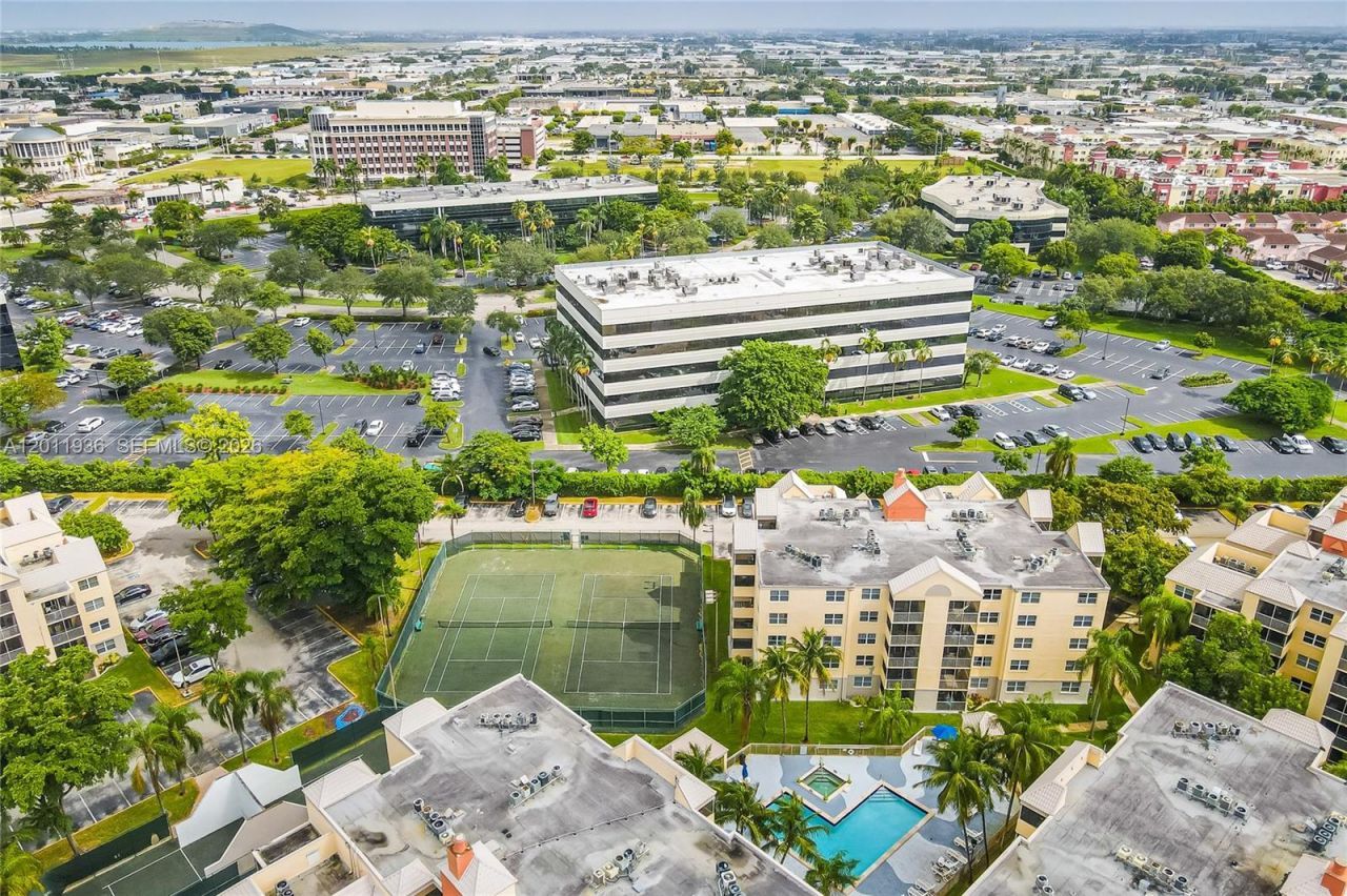 8180 Geneva Ct, Unit 322, Doral, FL 33166 Photo