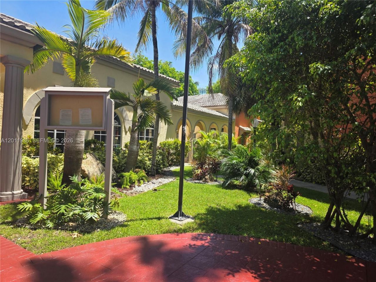 8180 Geneva Ct, Unit 322, Doral, FL 33166 Photo