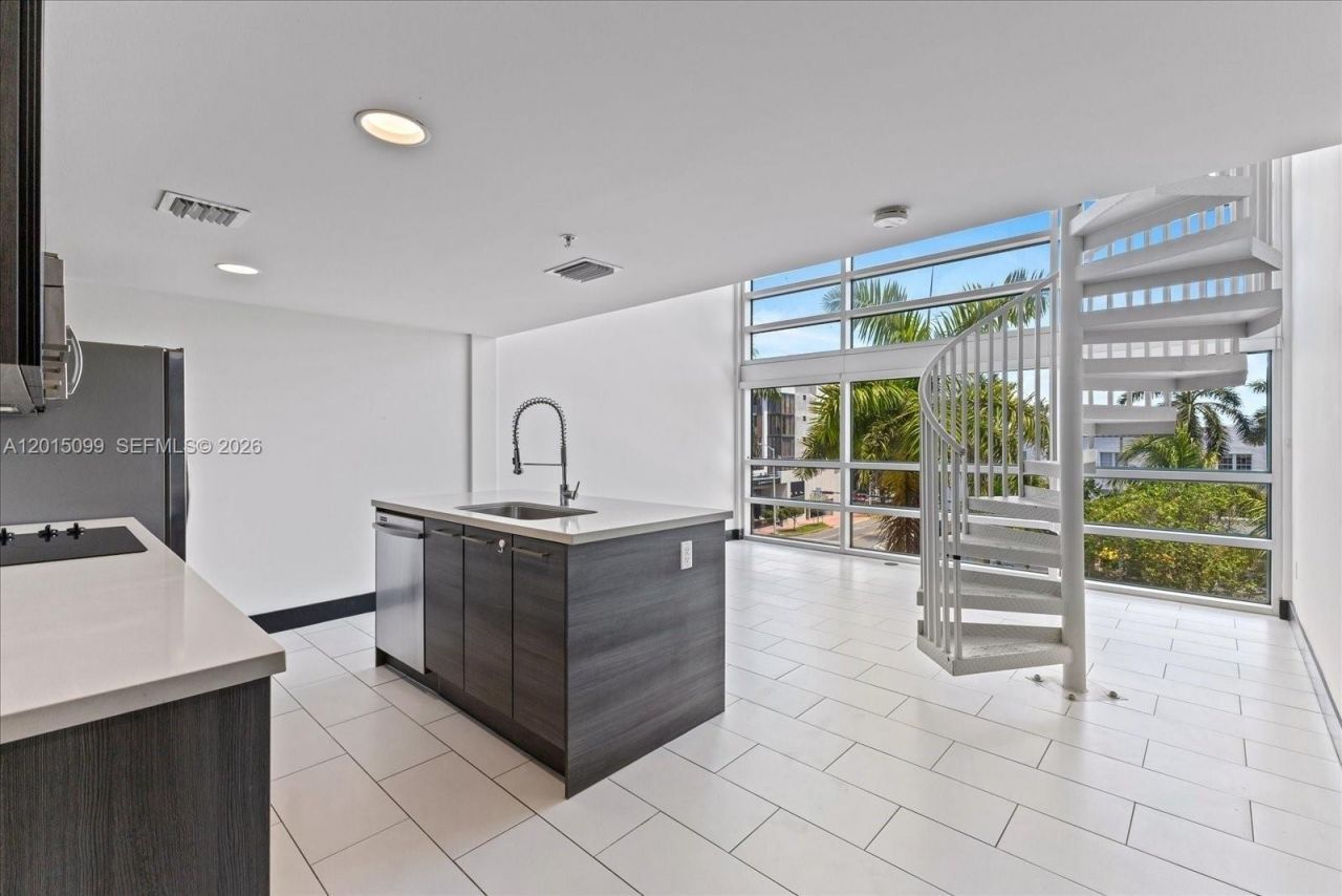 421 Meridian Ave , Unit 19, Miami Beach, FL 33139 Photo