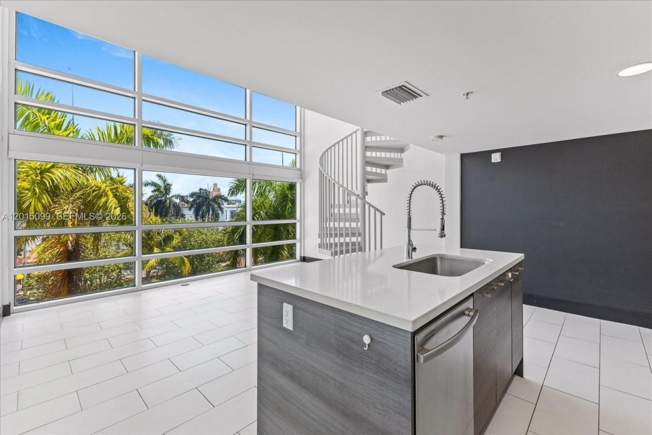 421 Meridian Ave , Unit 19, Miami Beach, FL 33139 Photo