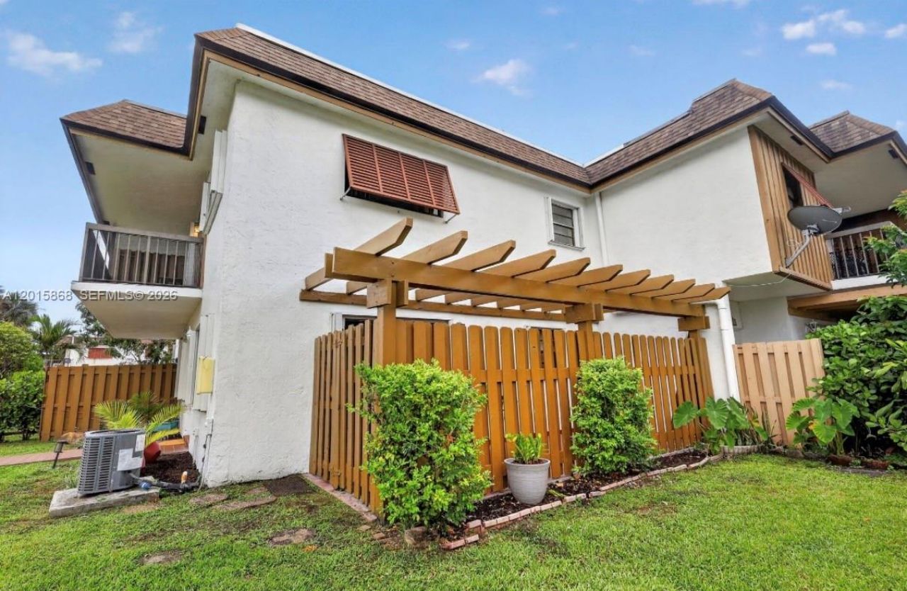 6904 NW 169th St, Unit 145F, Hialeah, FL 33015 Photo