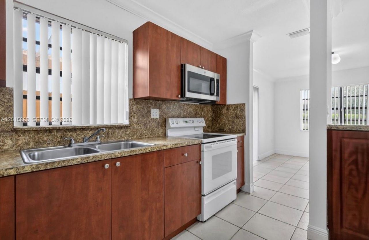 6904 NW 169th St, Unit 145F, Hialeah, FL 33015 Photo