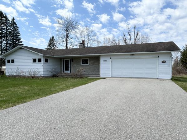 8887 Galbraith Road, Cheboygan, MI 49721