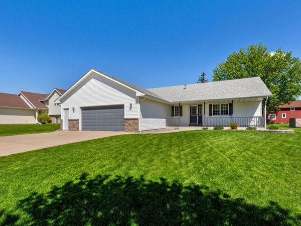 425 Hazeltine Place NE, Owatonna, MN 55060