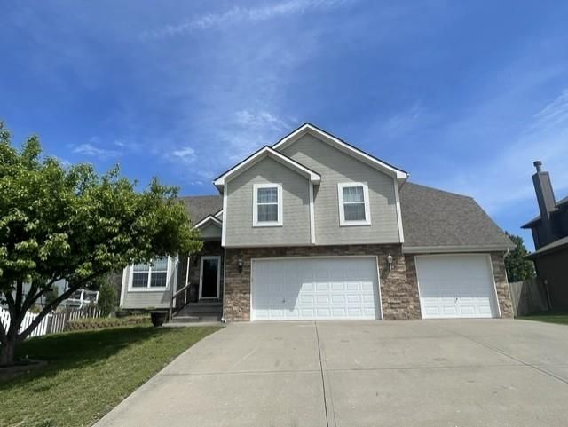 18109 Guinevere Court, Smithville, MO 64089 Main Photo
