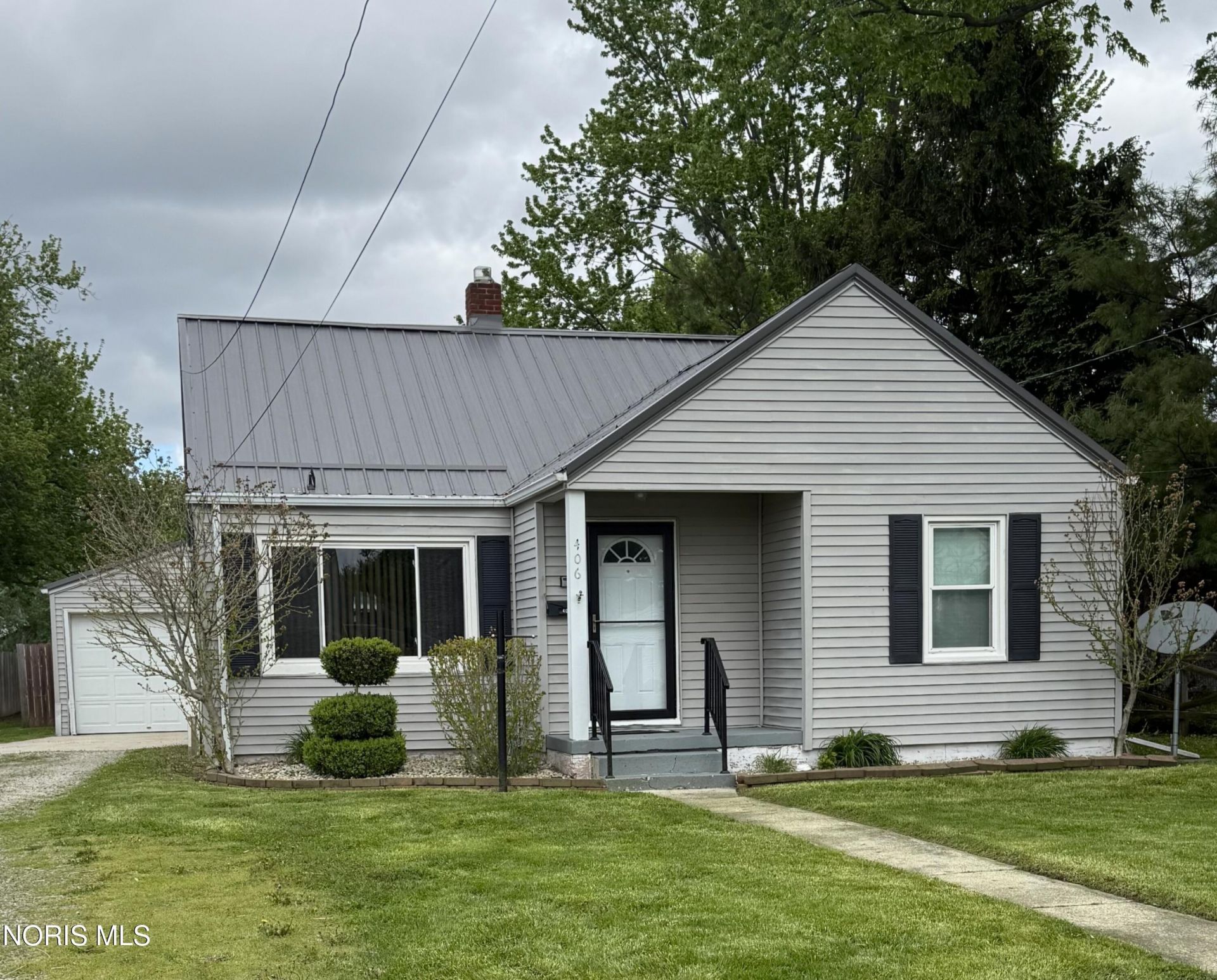 406 W Park Street, Oak Harbor, OH 43449 Main Photo