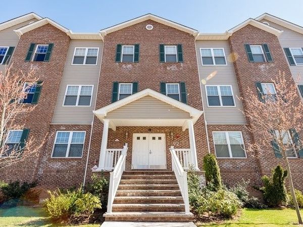 92 Willow St, Bloomfield, NJ 07003