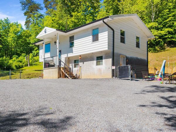 1209 E Bullrun Valley Drive, Powell, TN 37849