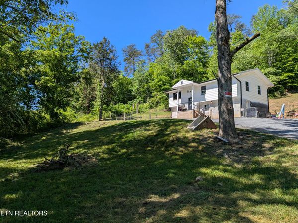 1209 E Bullrun Valley Drive, Powell, TN 37849