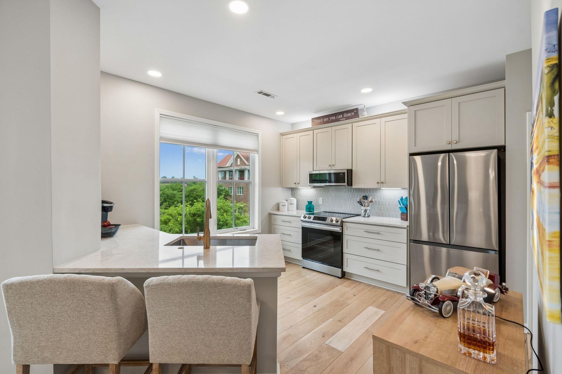 250 Seven Farms Drive Photo 14