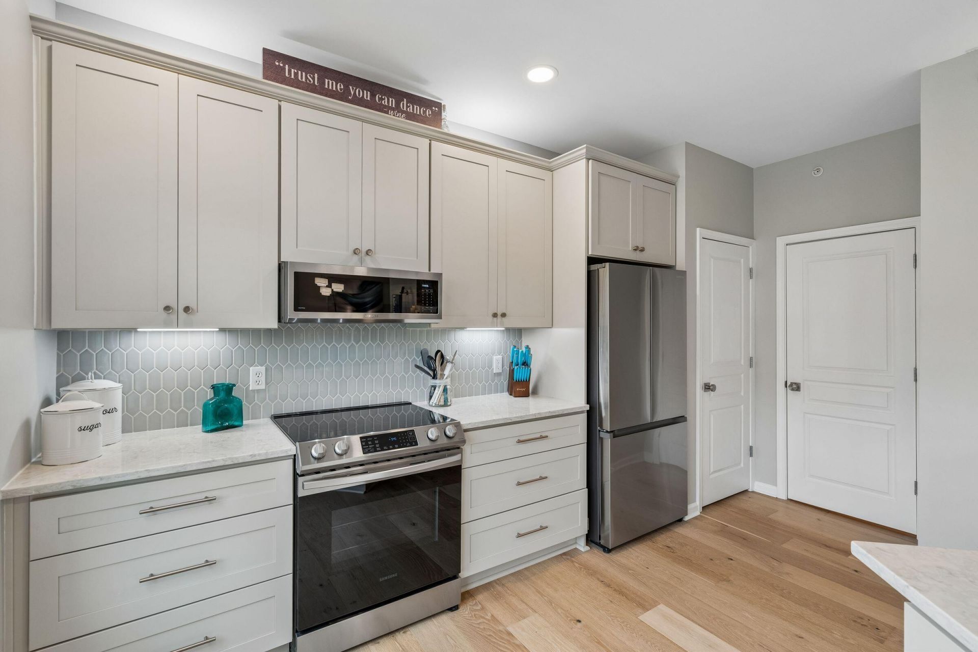250 Seven Farms Drive Photo 19