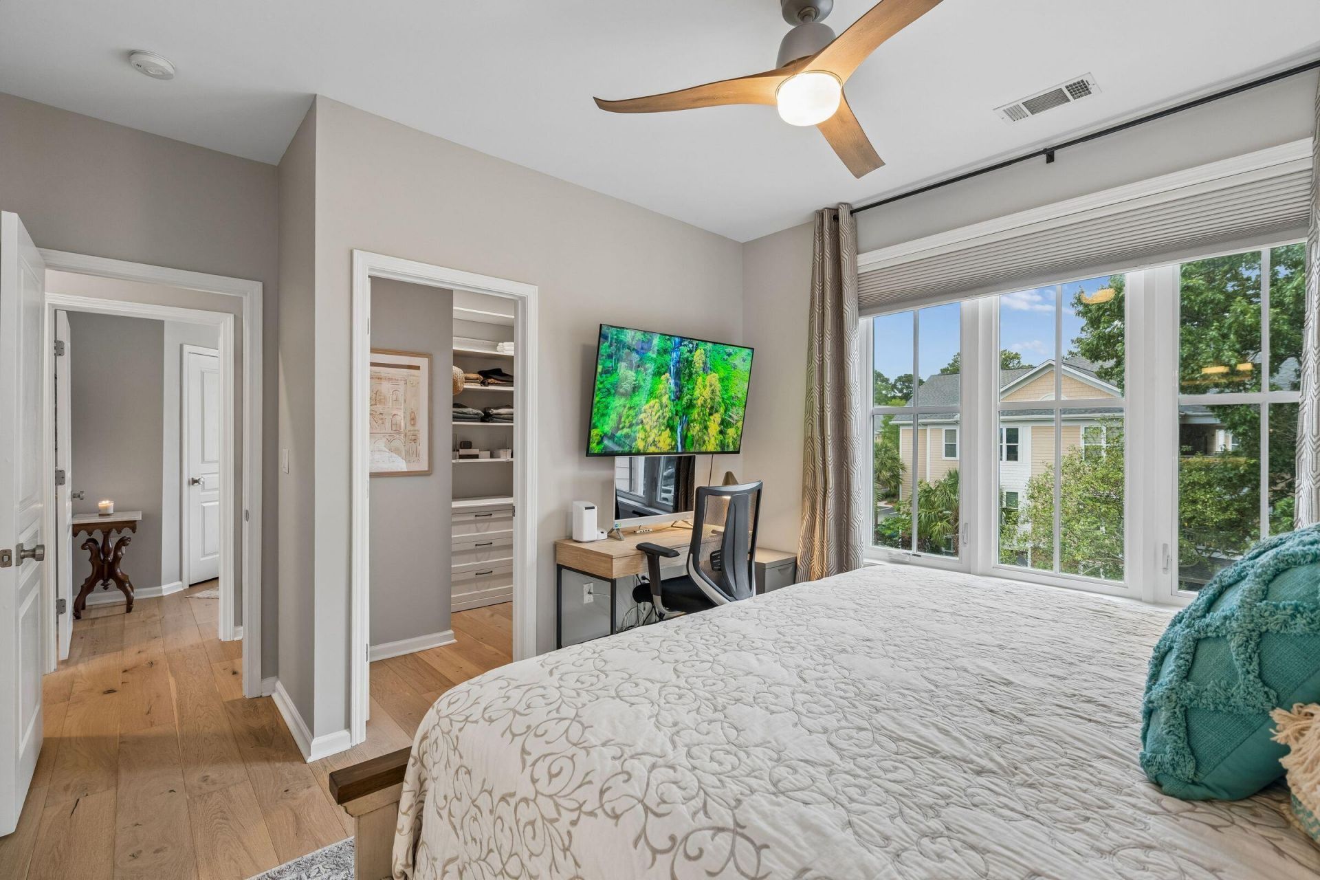 250 Seven Farms Drive Photo 24