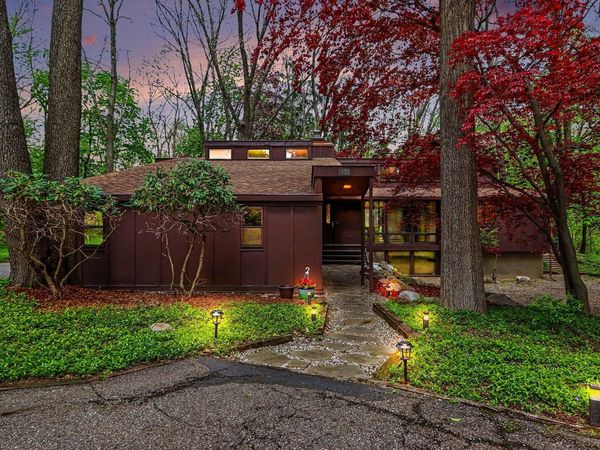1000 Carolee Lane, Kalamazoo, MI 49008