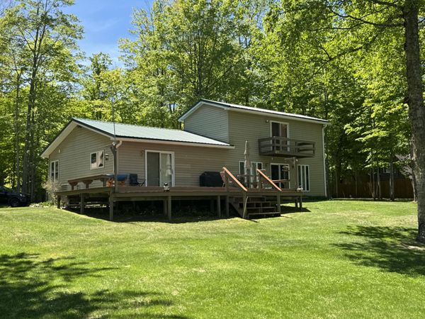 32132 W Birch Shores DR, Trout Lake, MI 49793