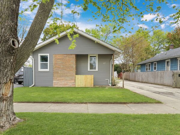 127 N Victory Street , Waukegan, IL 60085