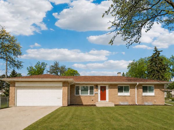 866 Clark Lane , Des Plaines, IL 60016