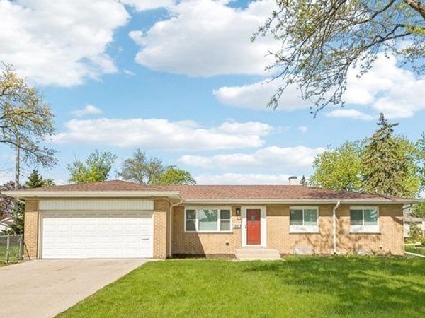 866 Clark Lane , Des Plaines, IL 60016