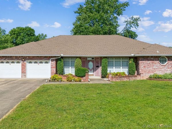 1307 N Douglas Drive, Claremore, OK 74017