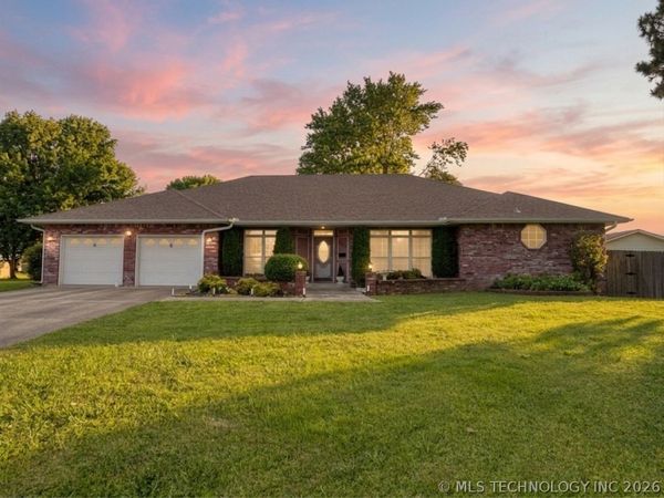 1307 N Douglas Drive , Claremore, OK 74017