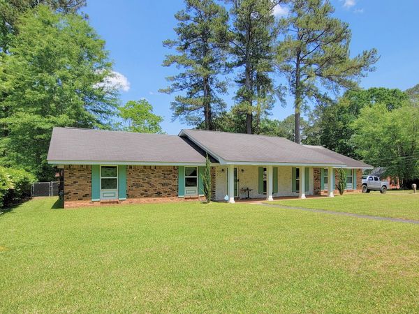 1205 Millsaps Dr., Laurel, MS 39440