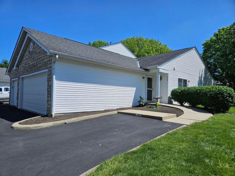 6738 Axtel Drive , Unit 10E, Canal Winchester, OH 43110 Photo 2