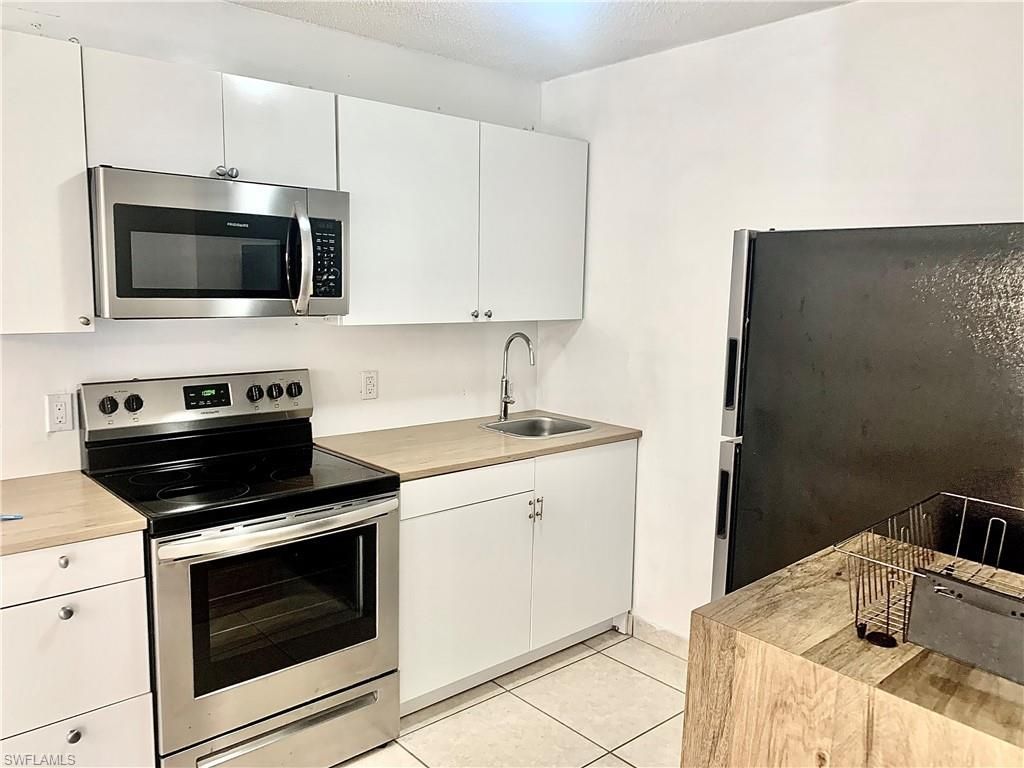 826 Wiggins Pass Rd, Unit 201, Naples, FL 34110 Photo