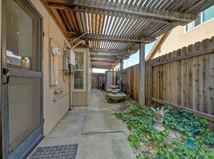 9168 Starina Way, Sacramento, CA 95826 Photo