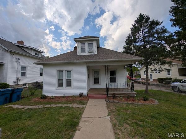 208 W Elm Street , Alton, IL 62002