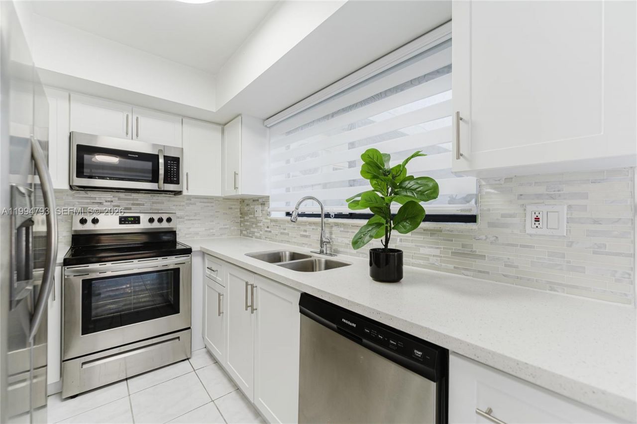 2570 Coral Springs Dr , Unit 2570, Coral Springs, FL 33065 Photo