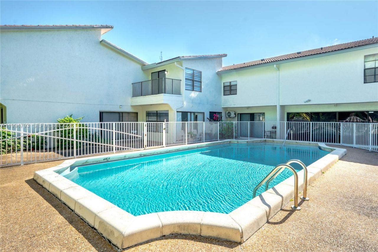 2570 Coral Springs Dr , Unit 2570, Coral Springs, FL 33065 Photo