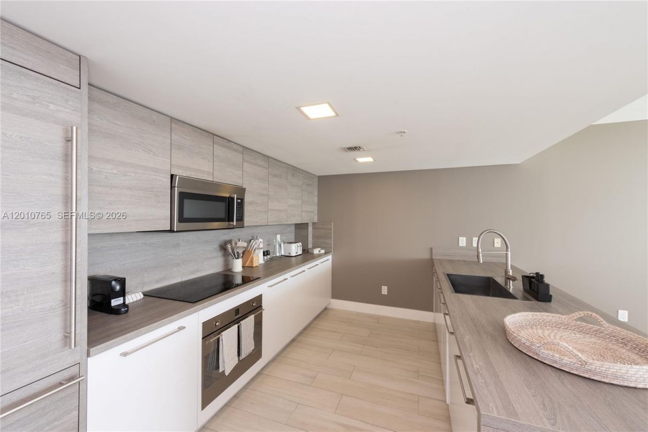 400 Sunny Isles Blvd , Unit 1518, Sunny Isles Beach, FL 33160 Photo