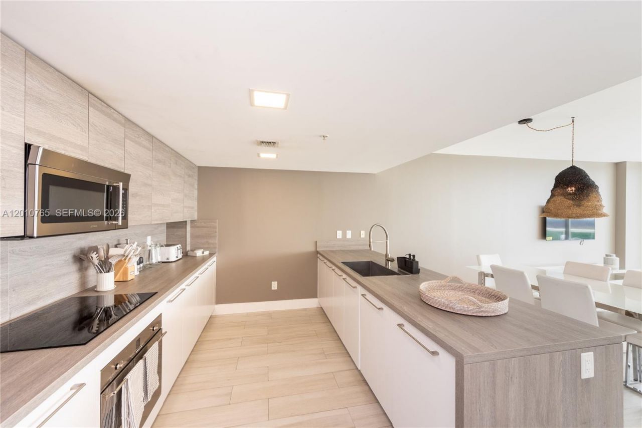 400 Sunny Isles Blvd , Unit 1518, Sunny Isles Beach, FL 33160 Photo