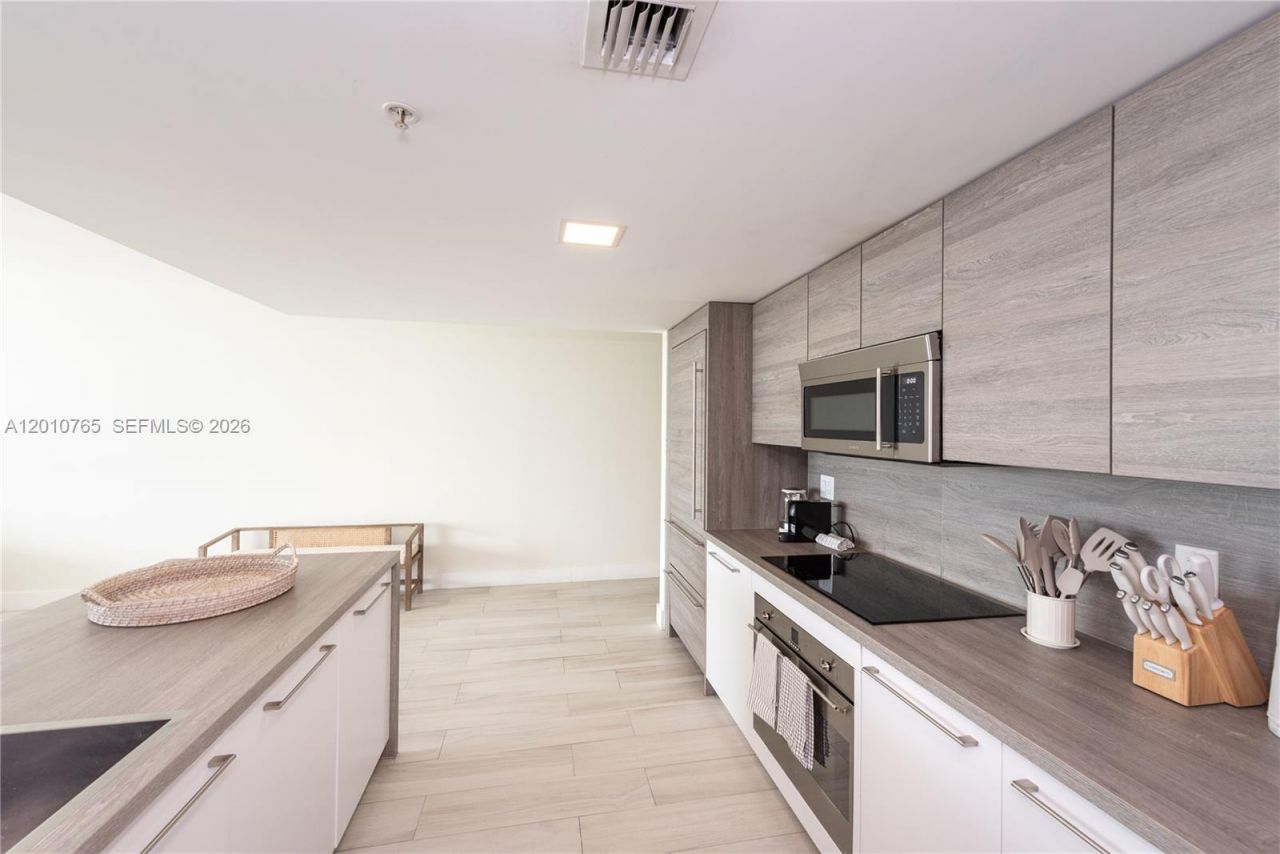 400 Sunny Isles Blvd , Unit 1518, Sunny Isles Beach, FL 33160 Photo
