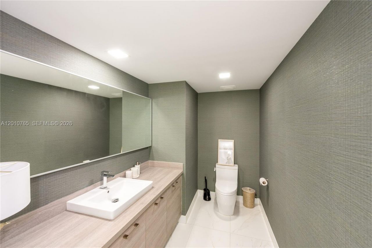 400 Sunny Isles Blvd , Unit 1518, Sunny Isles Beach, FL 33160 Photo